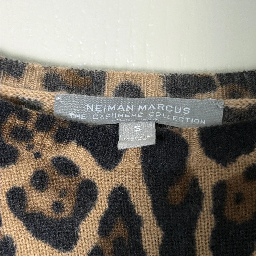 Neiman Marcus Cashmere Collection Cashmere Jaguar-Print Crewneck Sweater - Picture 5 of 6